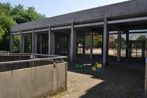 negozio in vendita a Parma in zona Montanara