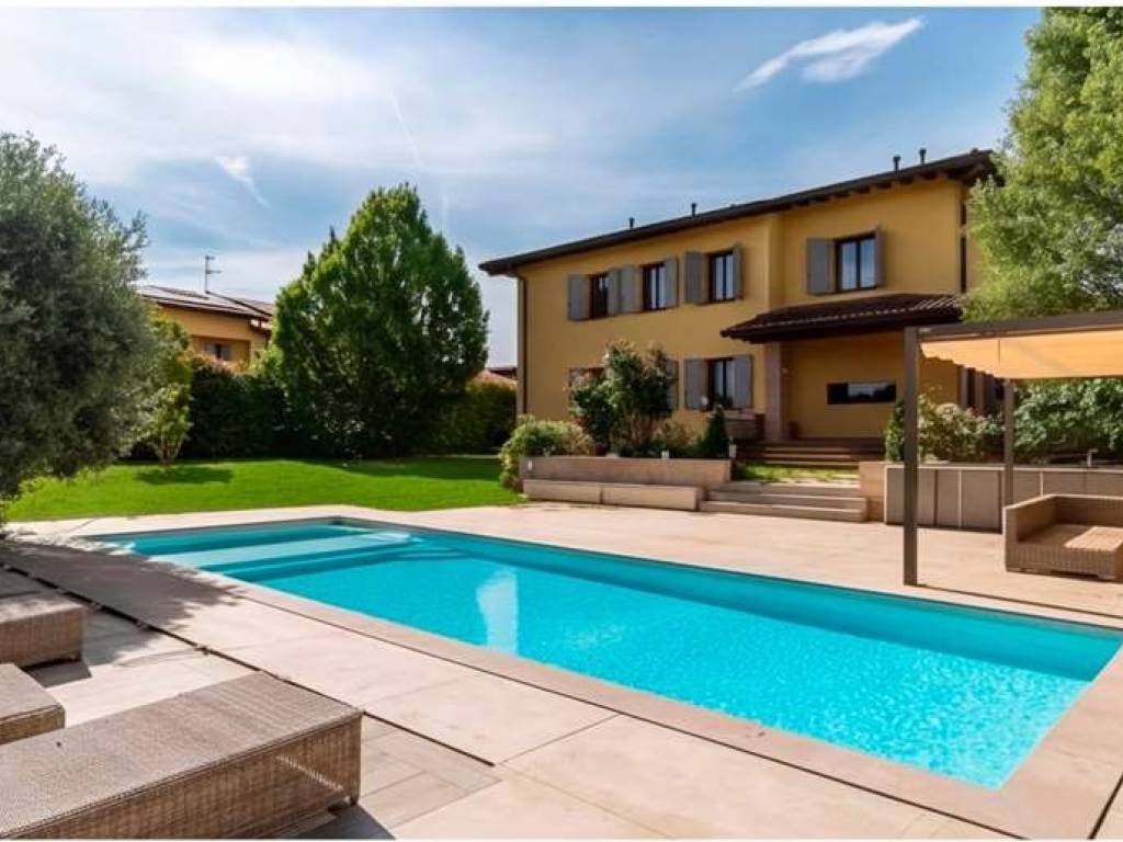 casa indipendente in vendita a Parma in zona Mariano