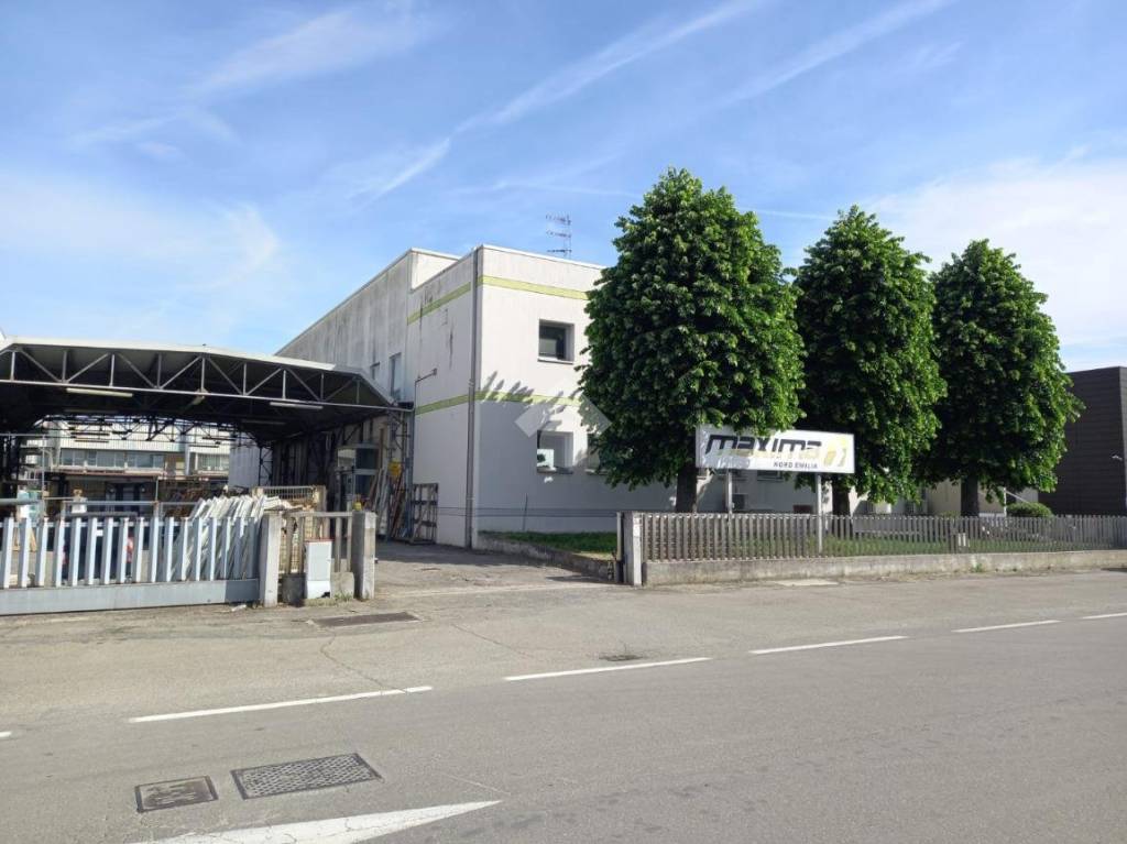 locale commerciale in vendita a Parma in zona San Martino / Paradigna