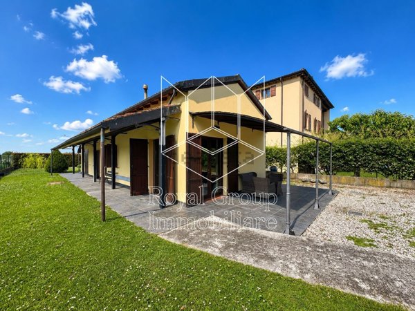 casa indipendente in vendita a Parma