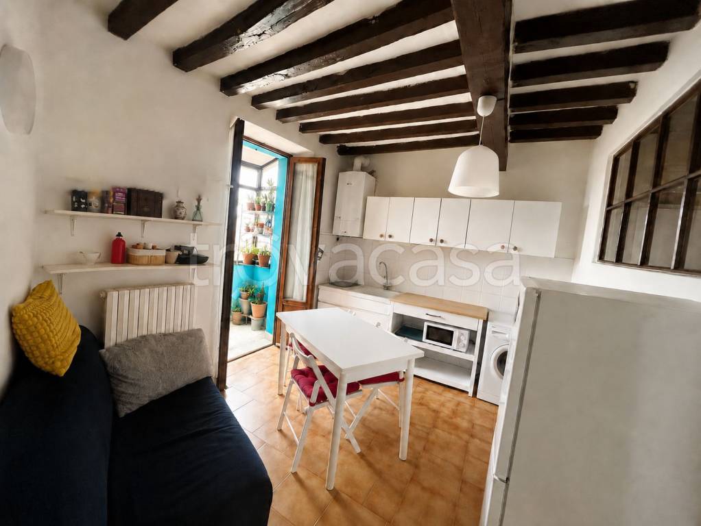 appartamento in vendita a Parma in zona Oltretorrente