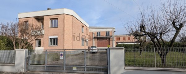 ufficio in vendita a Parma in zona Crocetta