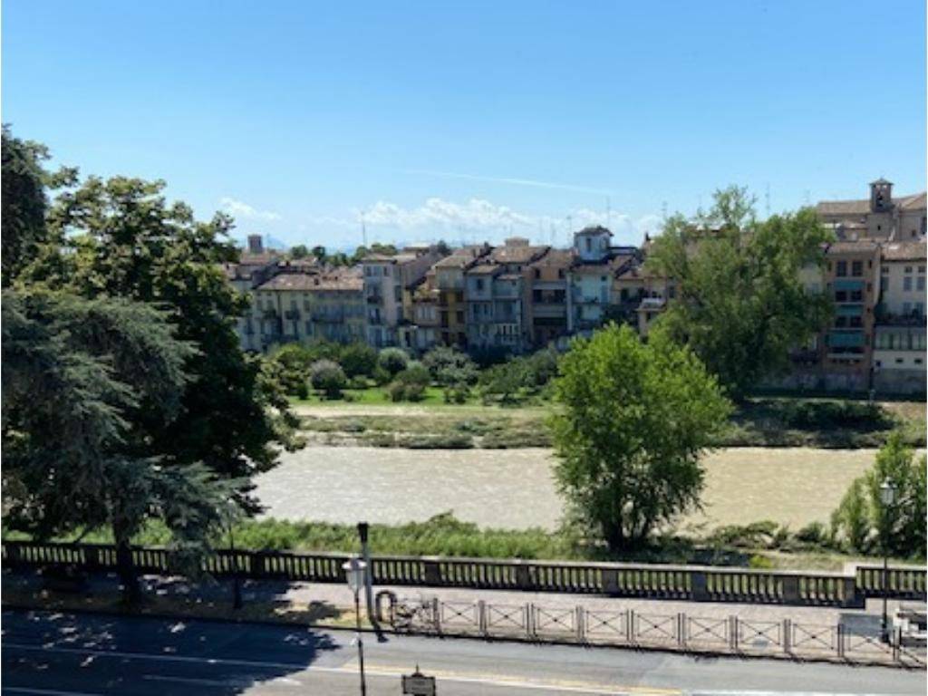 appartamento in vendita a Parma in zona Centro Storico