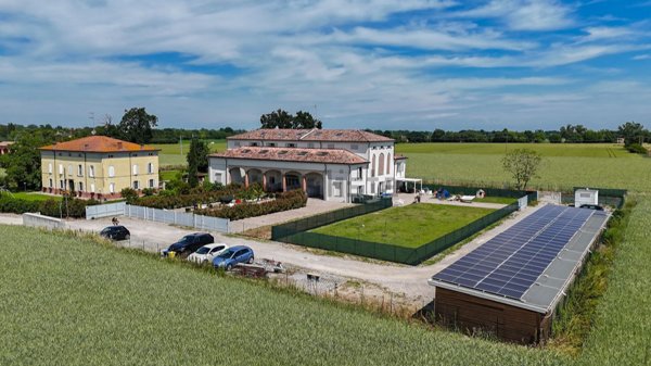 casa indipendente in vendita a Parma