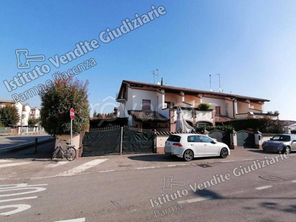 casa indipendente in vendita a Parma in zona Baganzola