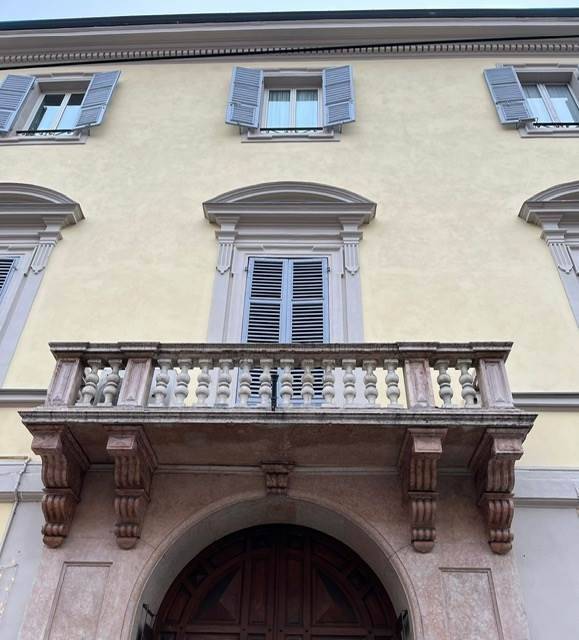 negozio in vendita a Parma in zona Centro Storico