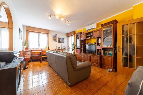 appartamento in vendita a Parma in zona Montanara