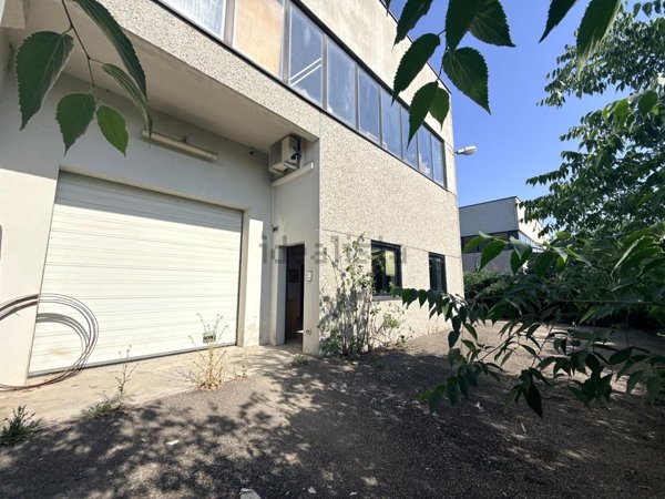 capannone in vendita a Parma in zona Vicofertile
