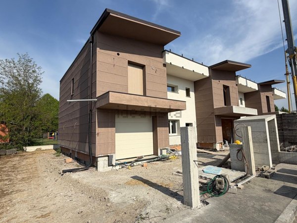 casa indipendente in vendita a Parma