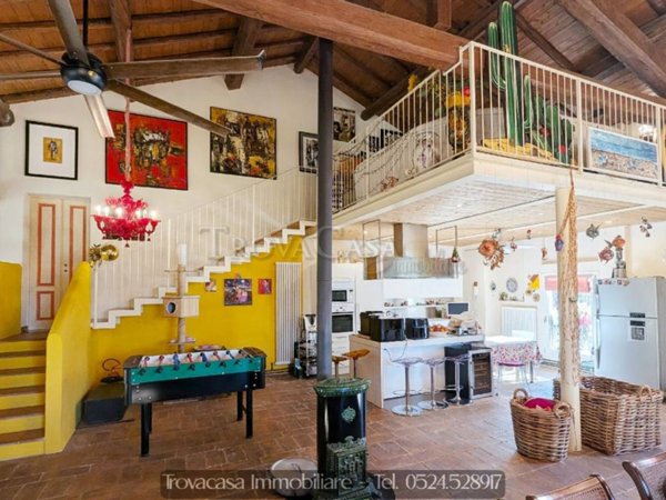 casa indipendente in vendita a Parma in zona Centro Storico