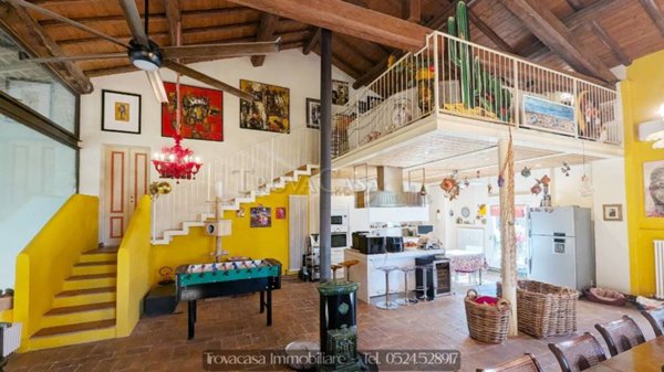 casa indipendente in vendita a Parma in zona Centro Storico