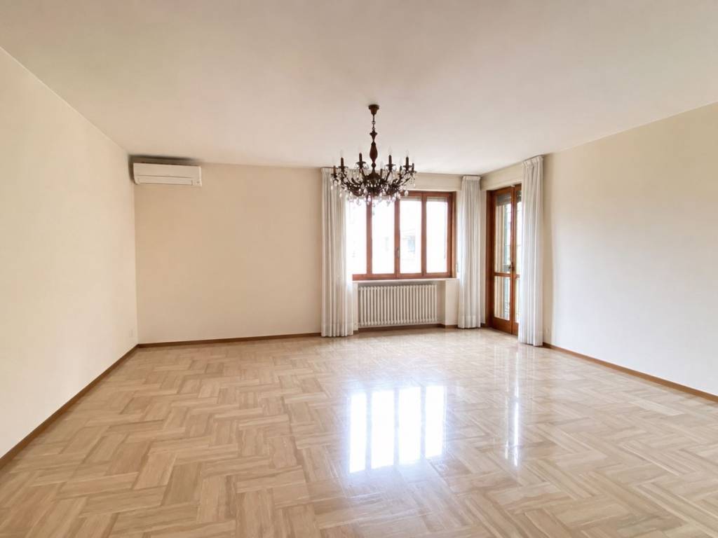 appartamento in vendita a Parma in zona Cittadella