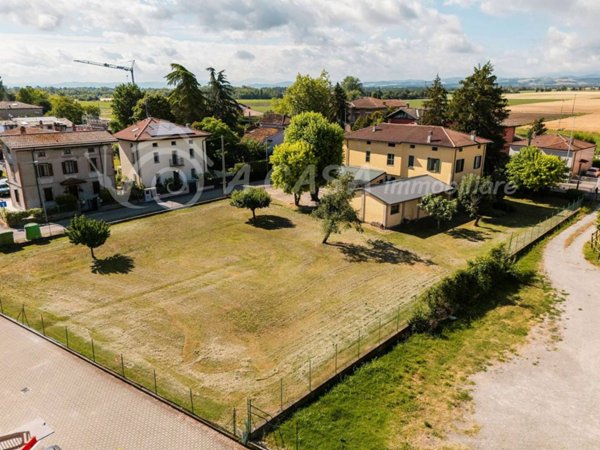 casa indipendente in vendita a Parma in zona Vigatto