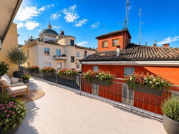 appartamento in vendita a Parma in zona Centro Storico