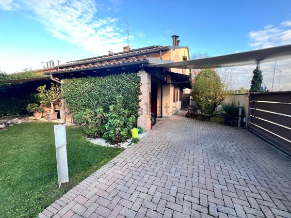 appartamento in vendita a Parma in zona Vicofertile