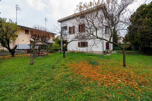casa indipendente in vendita a Parma