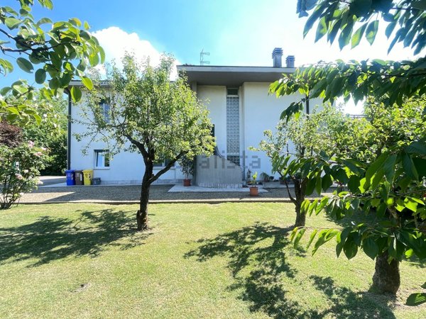 casa indipendente in vendita a Parma in zona Baganzola