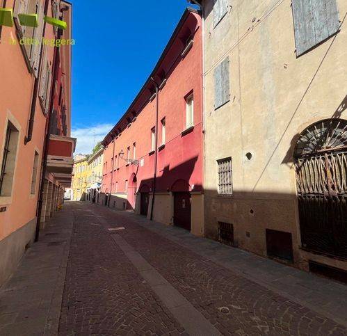 appartamento in vendita a Parma in zona Centro Storico