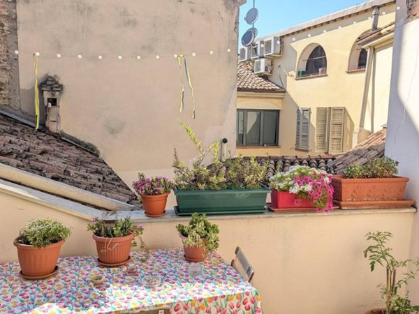 casa indipendente in vendita a Parma in zona Centro Storico