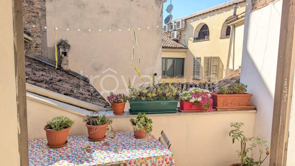 casa indipendente in vendita a Parma in zona Centro Storico