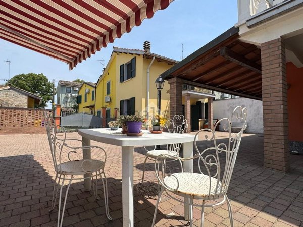 esavano in vendita a Parma in zona Certosino / Case Vecchie
