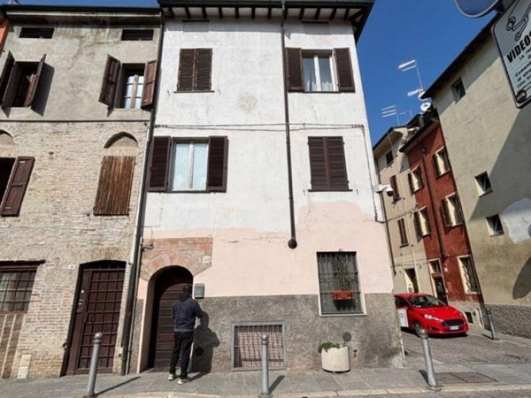 appartamento in vendita a Parma in zona Centro Storico
