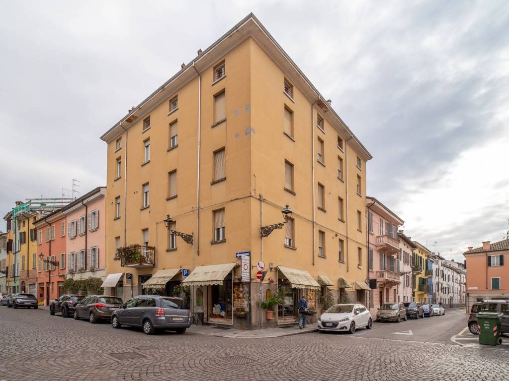 appartamento in vendita a Parma in zona Oltretorrente