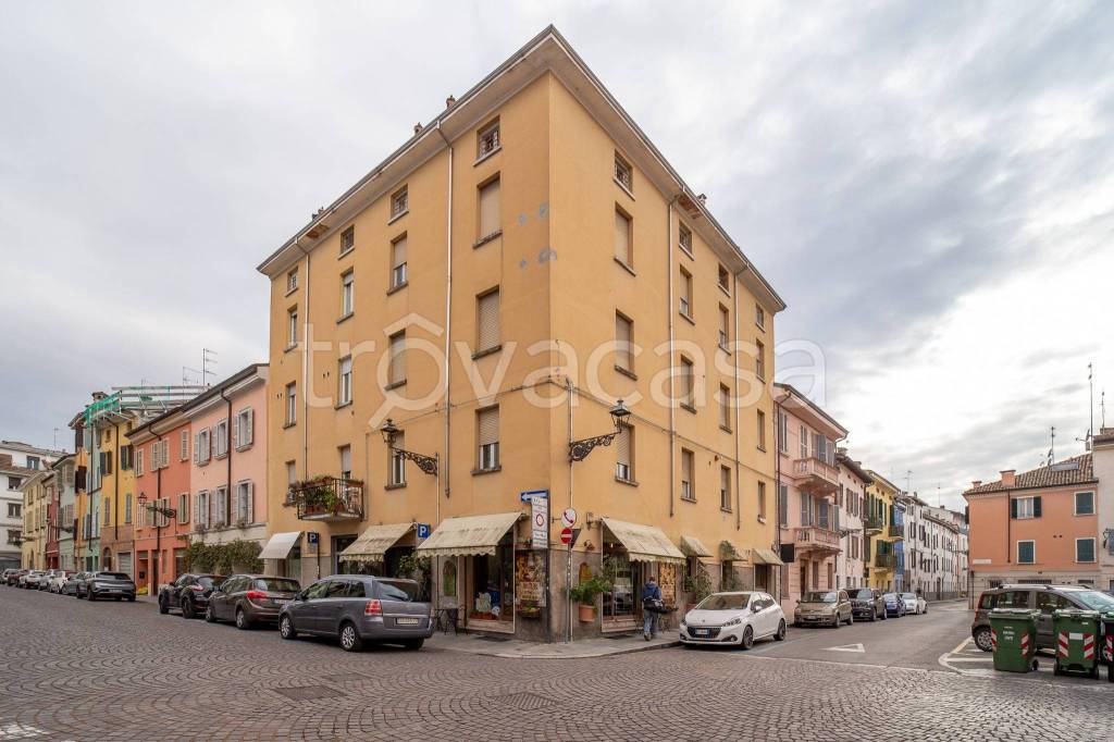 appartamento in vendita a Parma in zona Oltretorrente