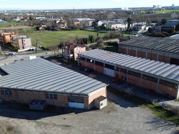 locale commerciale in vendita a Parma in zona San Martino / Paradigna