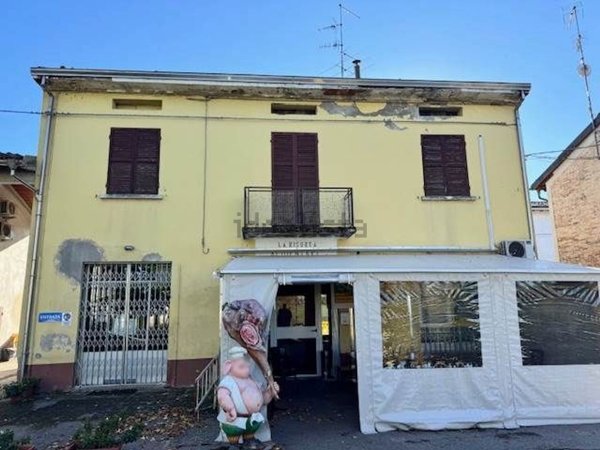 casa indipendente in vendita a Parma in zona Ravadese