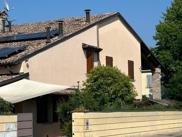 casa indipendente in vendita a Parma in zona Vicofertile
