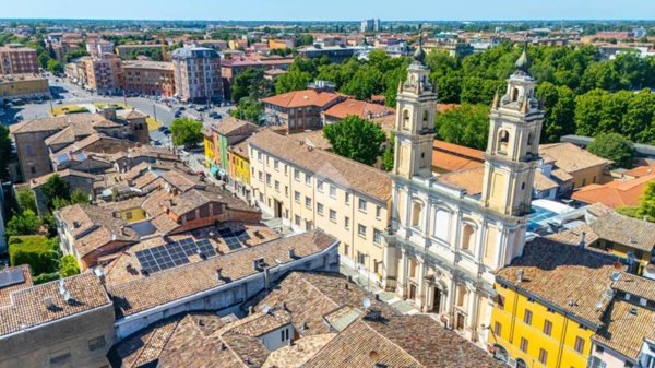 appartamento in vendita a Parma in zona Centro Storico