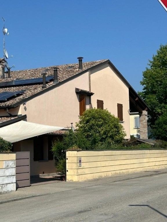 casa indipendente in vendita a Parma in zona Vicofertile
