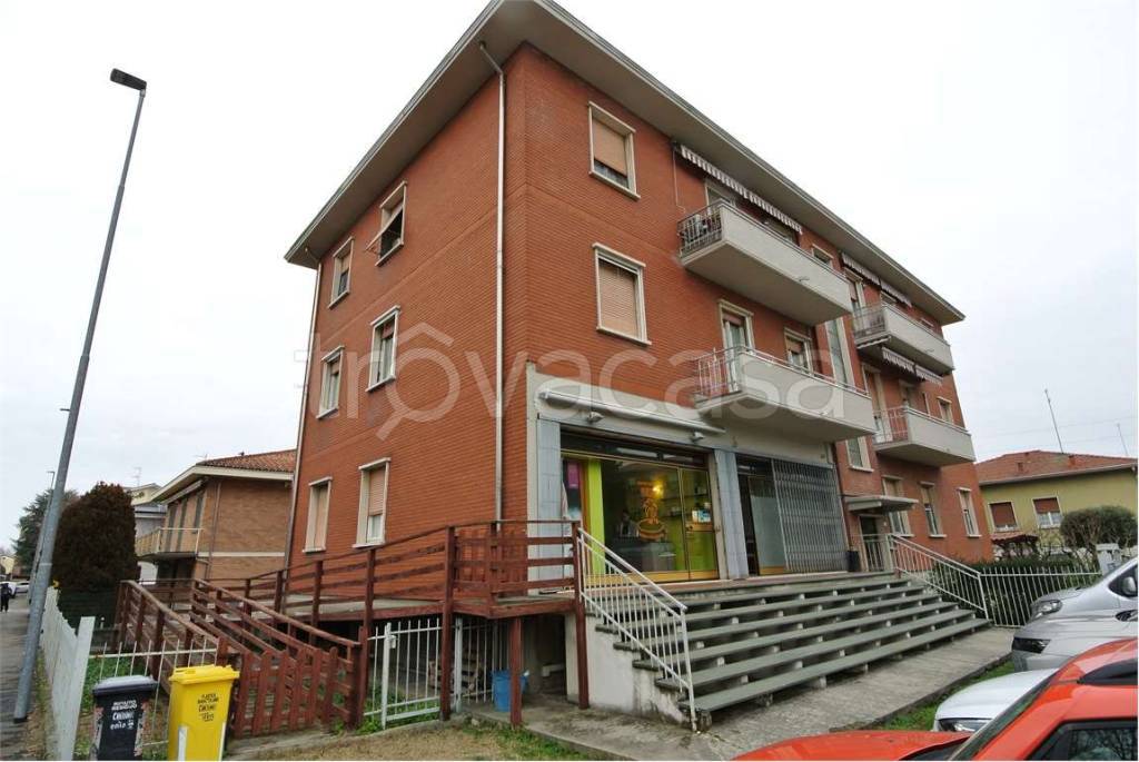 negozio in vendita a Parma in zona Fognano