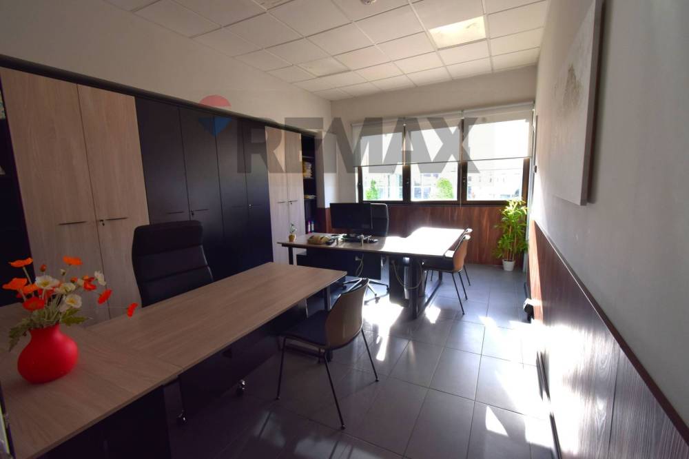 ufficio in vendita a Parma in zona San Lazzaro
