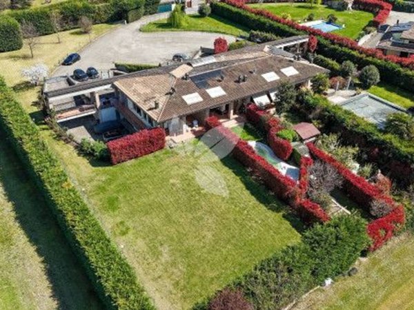 casa indipendente in vendita a Parma in zona Cittadella