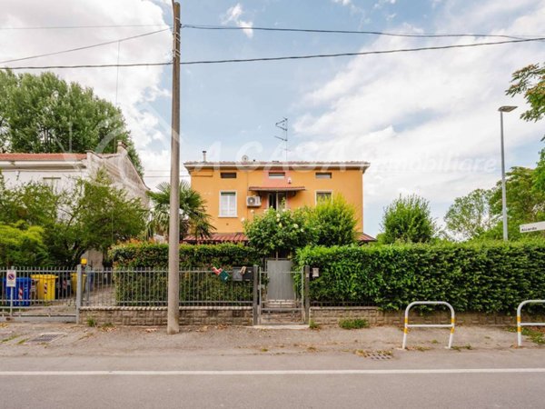 casa indipendente in vendita a Parma in zona Baganzola