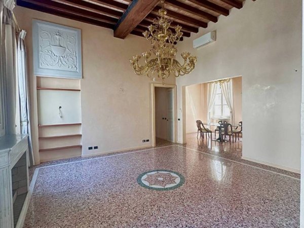 appartamento in vendita a Parma in zona Centro Storico