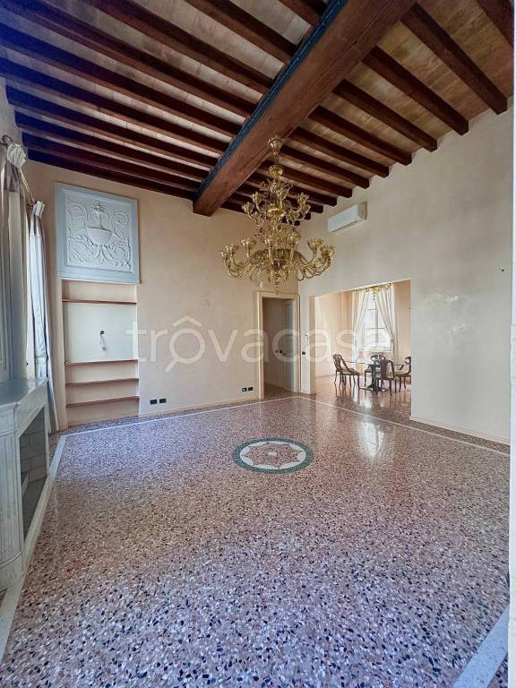 appartamento in vendita a Parma in zona Centro Storico
