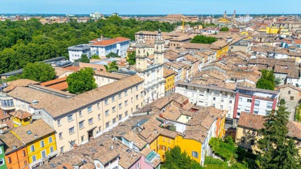 appartamento in vendita a Parma in zona Centro Storico