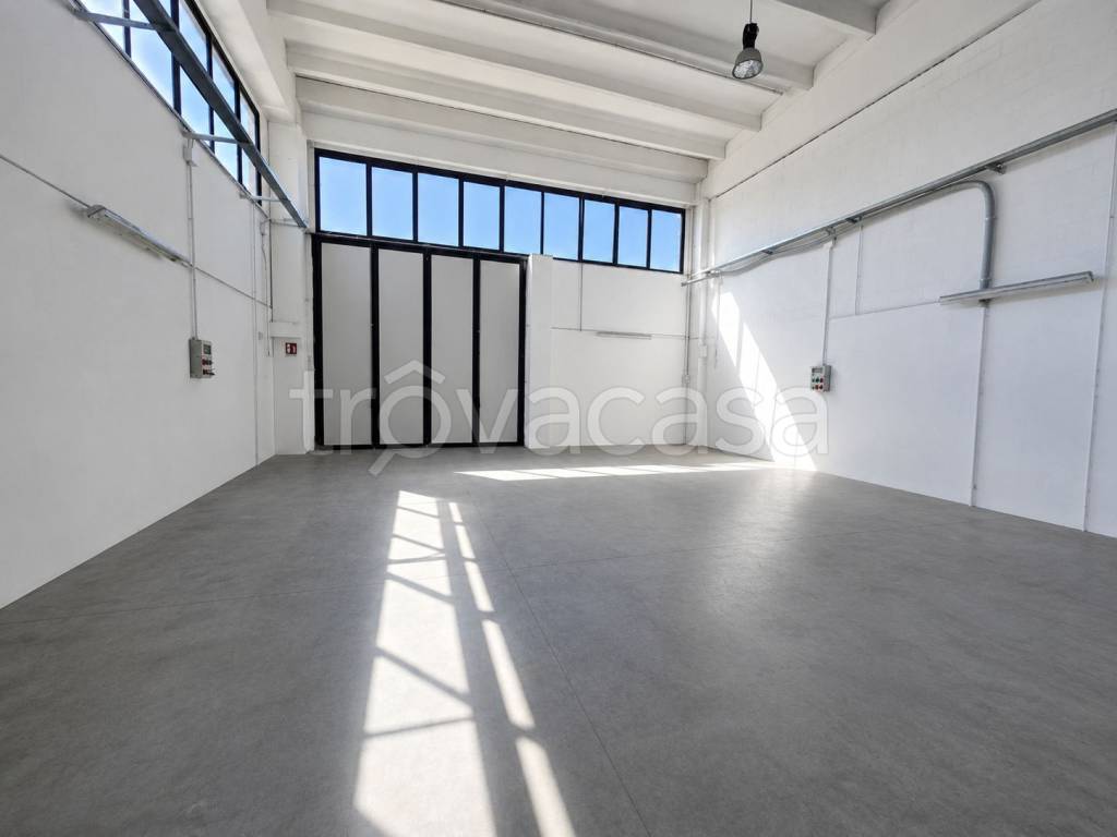 locale commerciale in vendita a Parma in zona Gaione