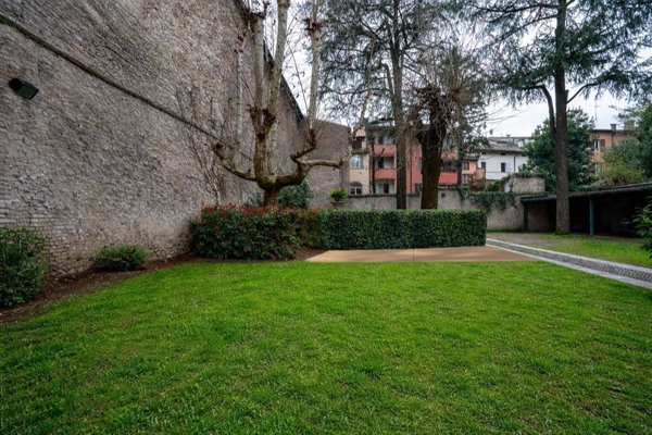 appartamento in vendita a Parma in zona Centro Storico