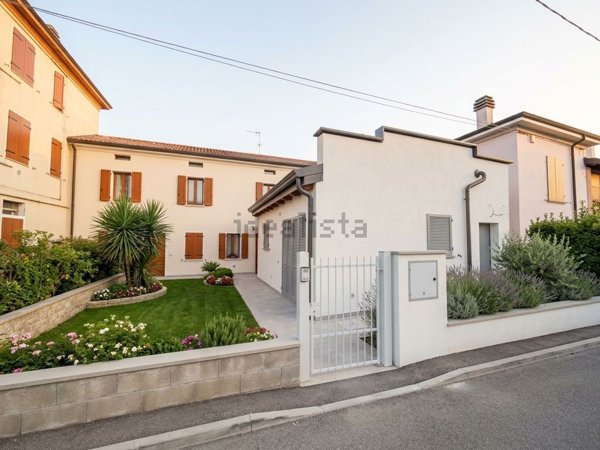 casa indipendente in vendita a Parma in zona Gaione