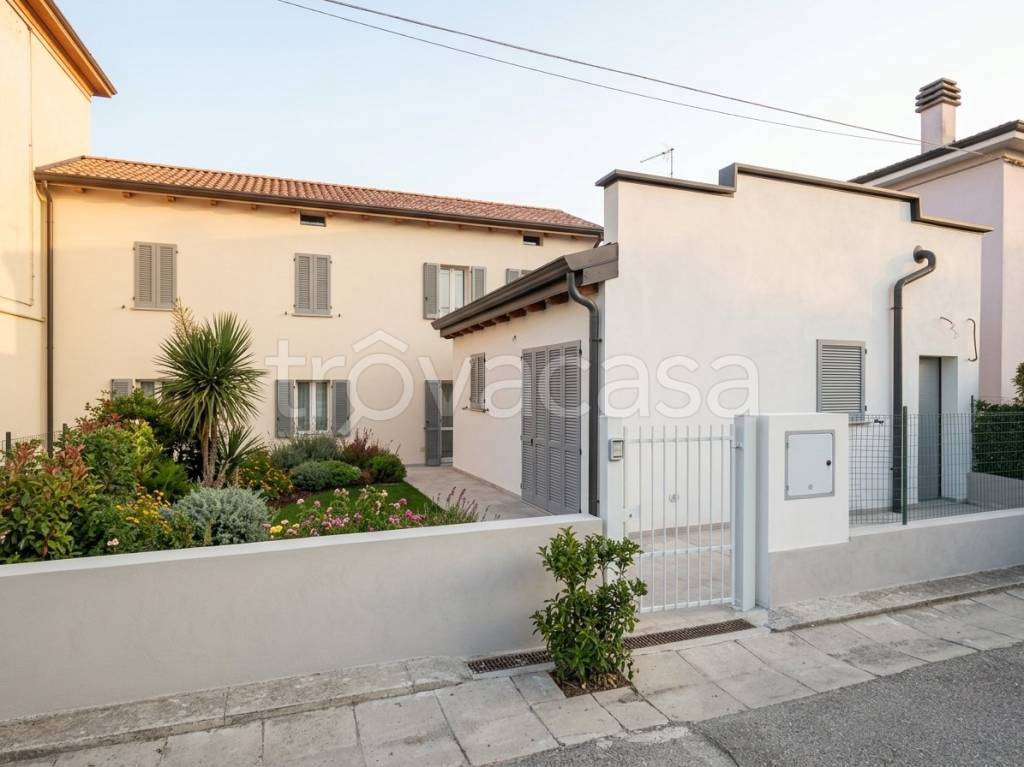 casa indipendente in vendita a Parma in zona Gaione
