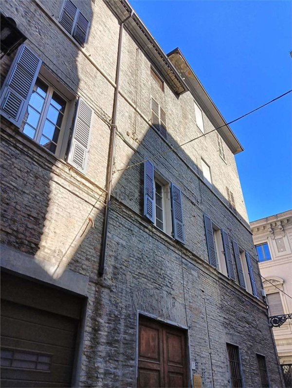 appartamento in vendita a Parma in zona Centro Storico