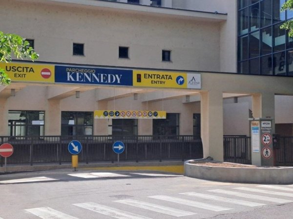 box auto in vendita a Parma in zona Oltretorrente