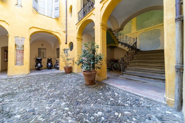 appartamento in vendita a Parma in zona Centro Storico