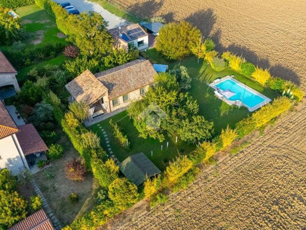 casa indipendente in vendita a Parma in zona Vicofertile
