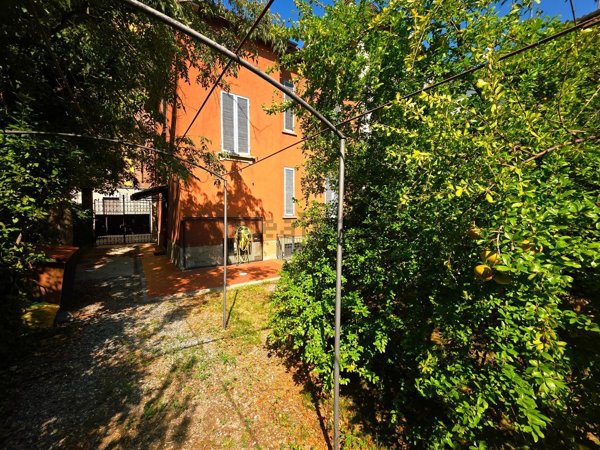 casa indipendente in vendita a Parma in zona Oltretorrente