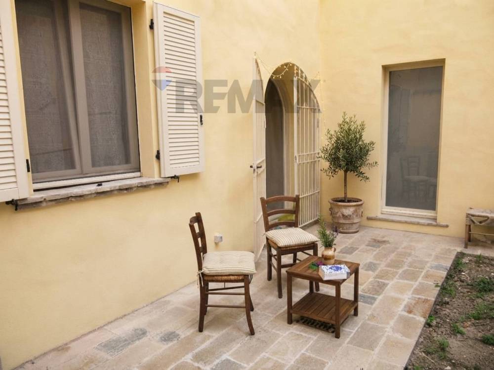 appartamento in vendita a Parma in zona Oltretorrente